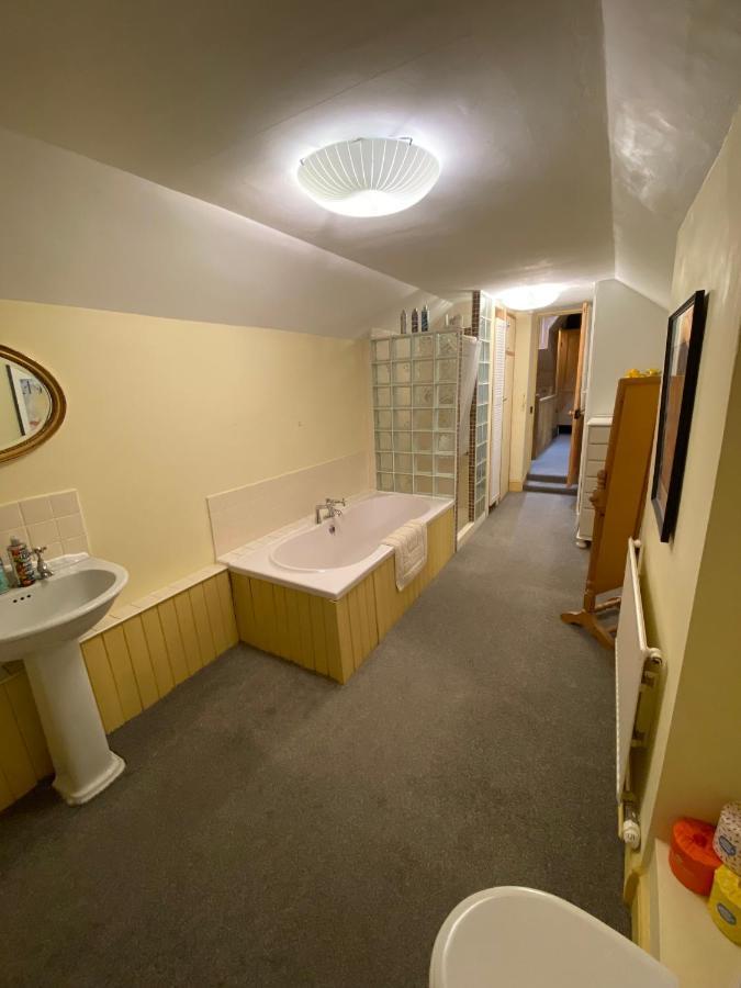 The Dragonfly Bnb, Глостънбъри Екстериор снимка