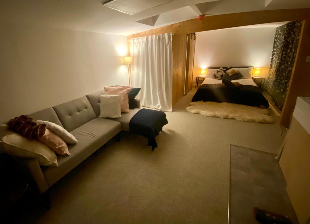 The Dragonfly Bnb, Глостънбъри Екстериор снимка