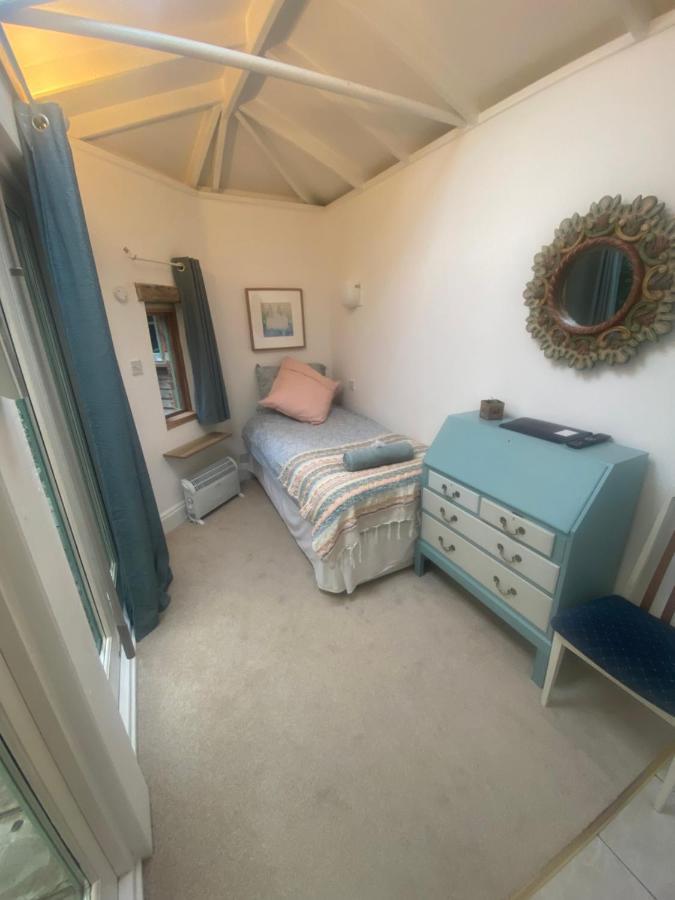 The Dragonfly Bnb, Глостънбъри Екстериор снимка
